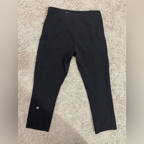 Lululemon crop leggings - with zip back pocket and side pockets - Picture 2 of 2